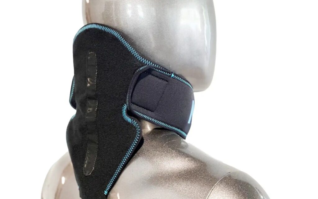 Nice 1 sleeve on the neck of a mannequin